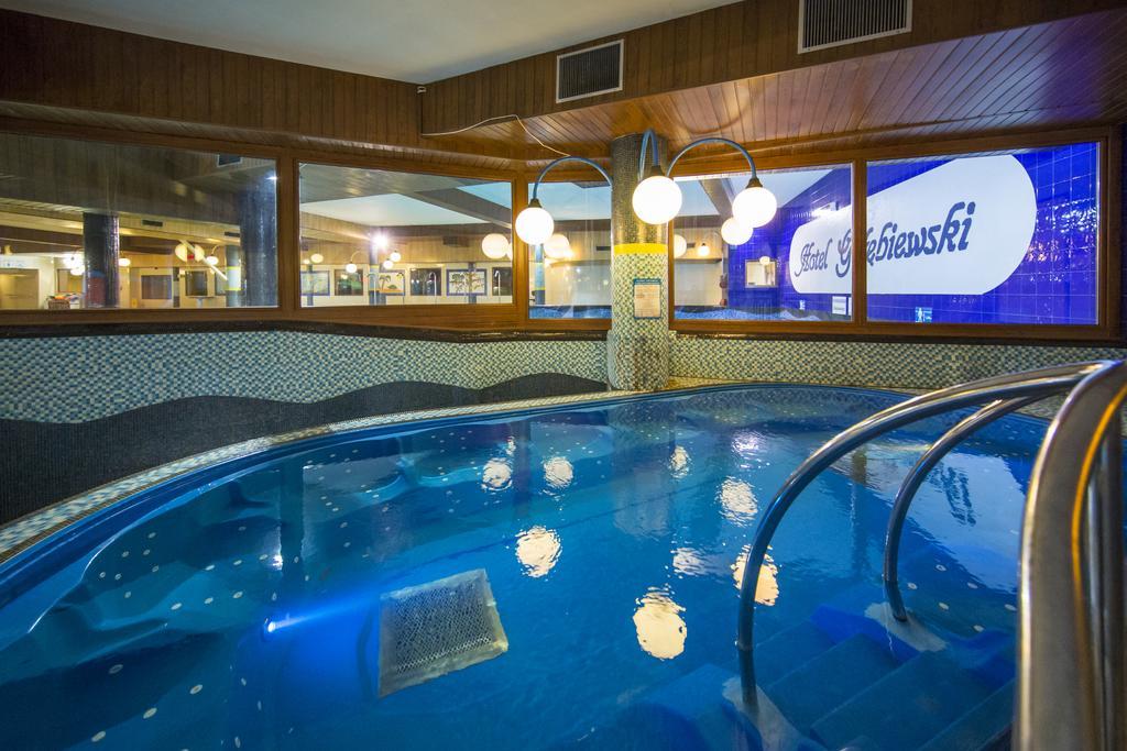 Hotel Golebiewski วีสวา ภายนอก รูปภาพ