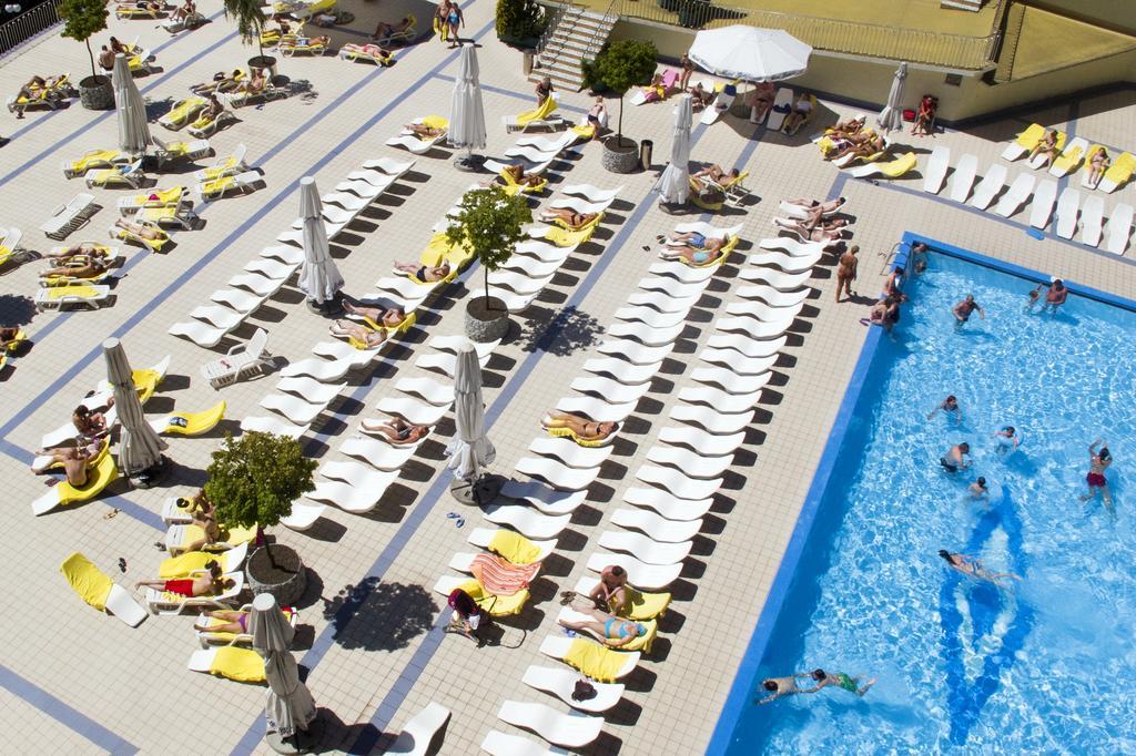 Hotel Golebiewski วีสวา ภายนอก รูปภาพ